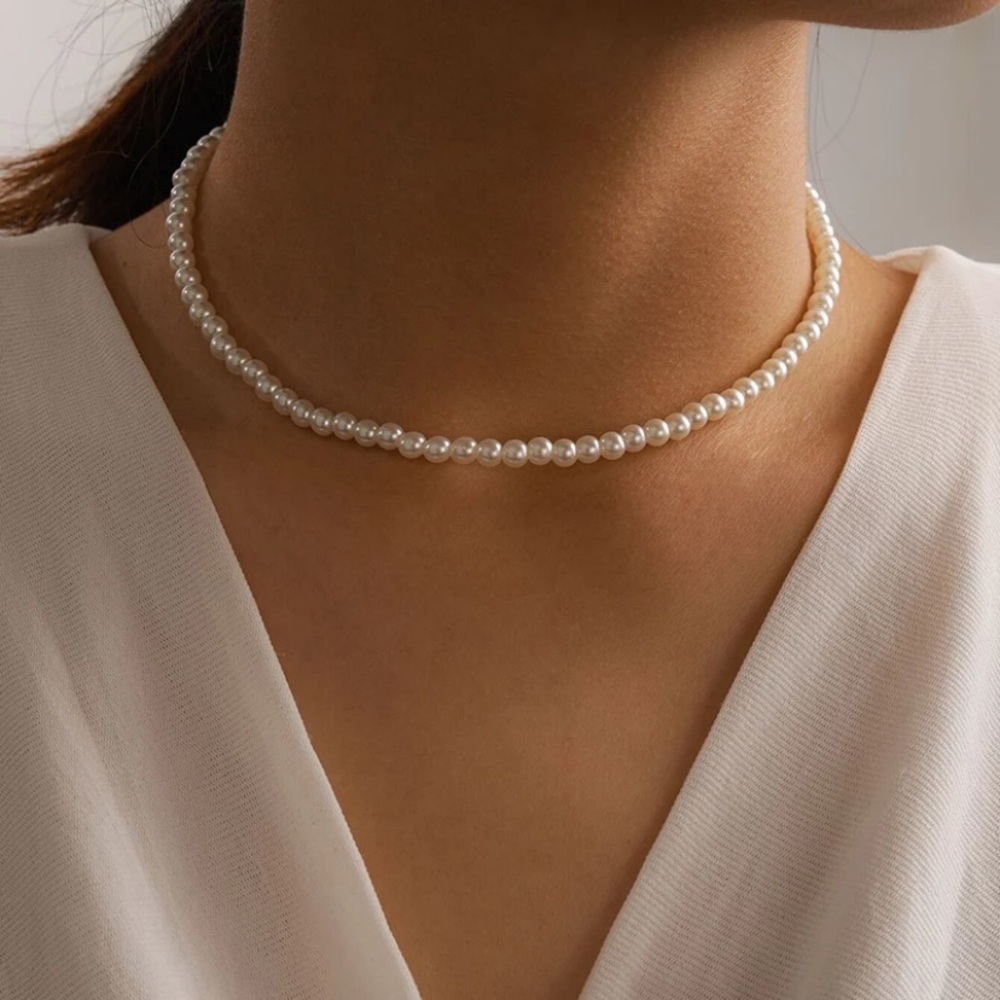 Delicate pearl choker necklace